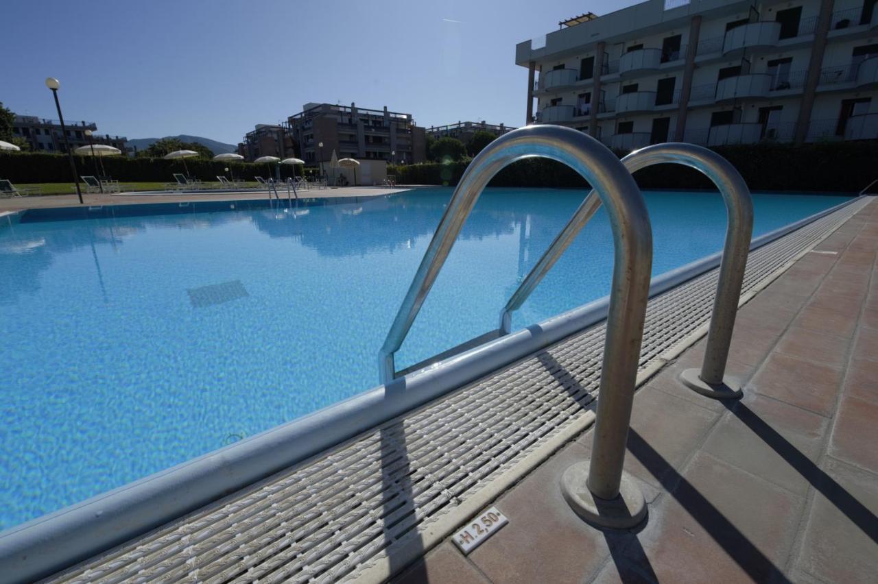 Le Residenze Di Santa Costanza - Mirto/Corbezzolo Aparthotel San Vincenzo Exterior photo